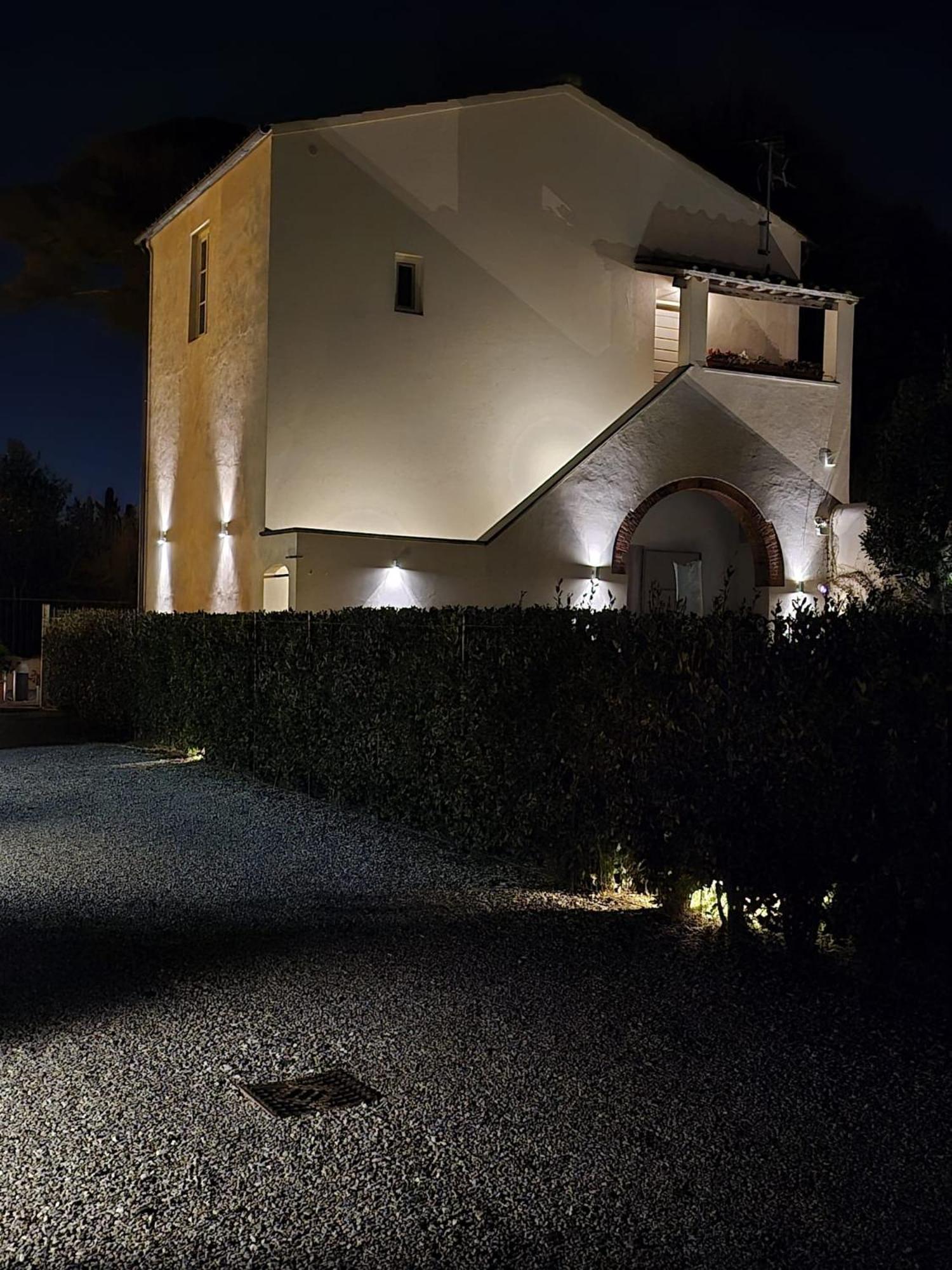 La Villa Apartments Tinaia - Excellent For Sardegna & Corsica - 6-8 Beds - Private Parking Included With Camera ลีวอร์โน ภายนอก รูปภาพ
