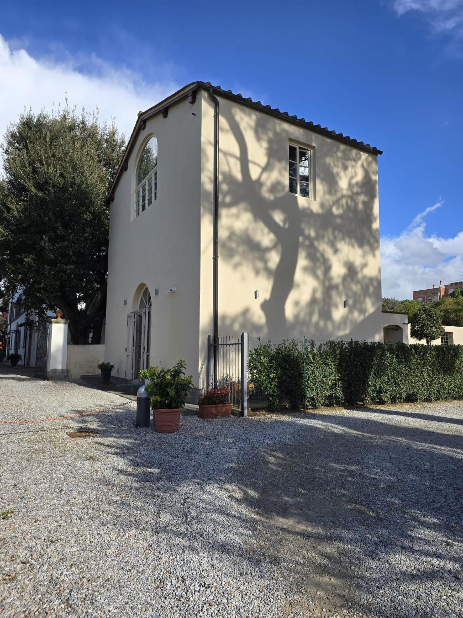 La Villa Apartments Tinaia - Excellent For Sardegna & Corsica - 6-8 Beds - Private Parking Included With Camera ลีวอร์โน ภายนอก รูปภาพ
