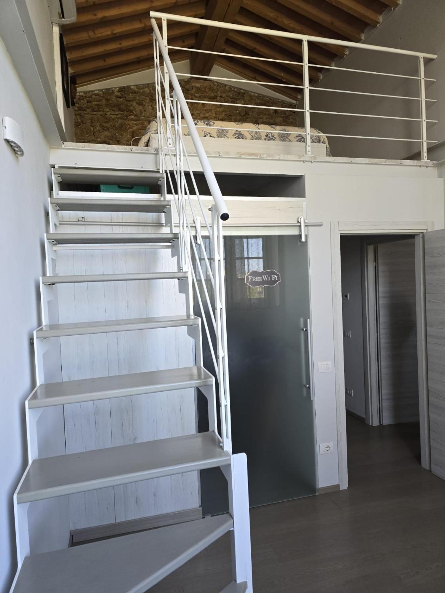 La Villa Apartments Tinaia - Excellent For Sardegna & Corsica - 6-8 Beds - Private Parking Included With Camera ลีวอร์โน ภายนอก รูปภาพ