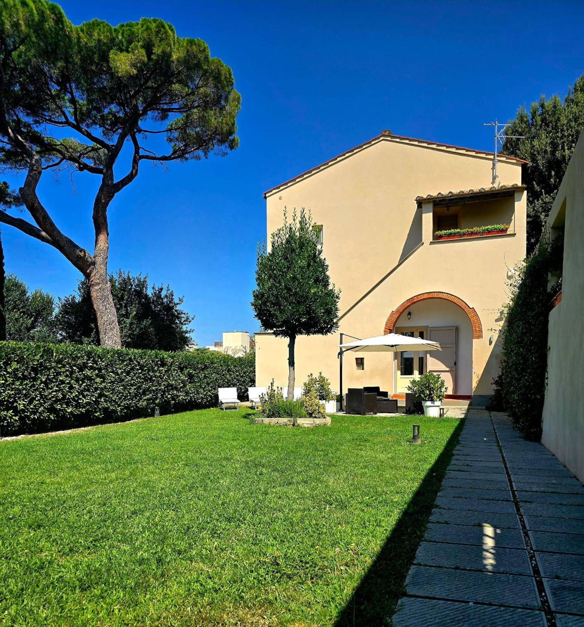 La Villa Apartments Tinaia - Excellent For Sardegna & Corsica - 6-8 Beds - Private Parking Included With Camera ลีวอร์โน ภายนอก รูปภาพ