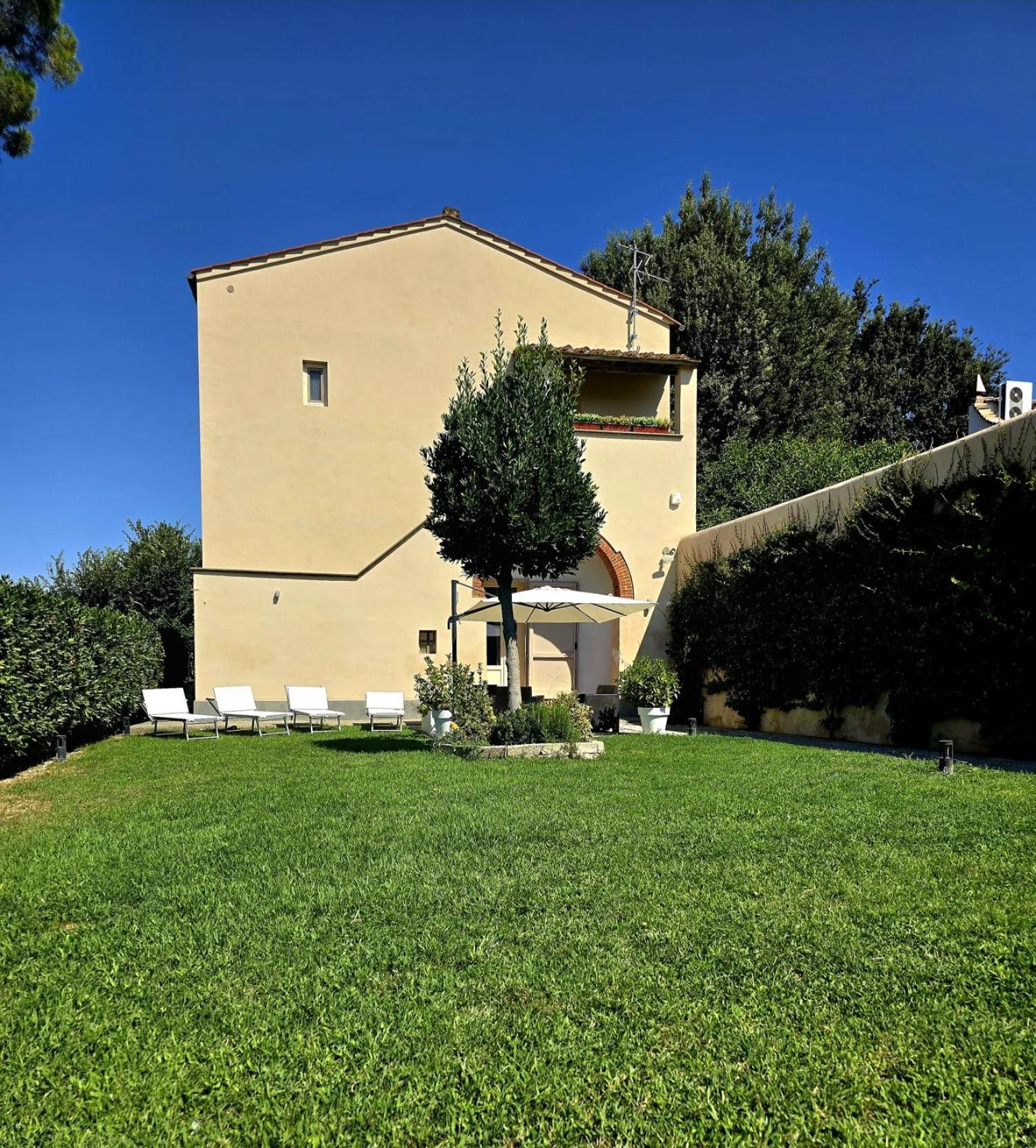 La Villa Apartments Tinaia - Excellent For Sardegna & Corsica - 6-8 Beds - Private Parking Included With Camera ลีวอร์โน ภายนอก รูปภาพ